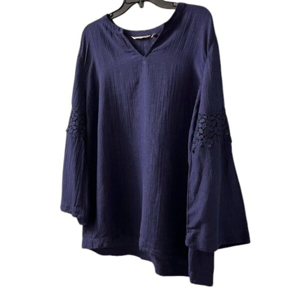 Soft Surroundings Navy Boho Split Neck Top 3/4 Sleeve Crochet Lace Detail - Picture 4 of 10